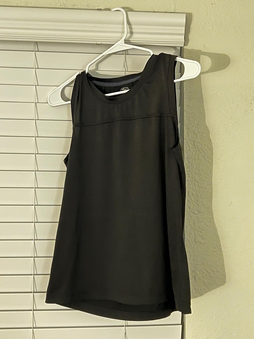 Black Sleeveless Athletic Tank Top